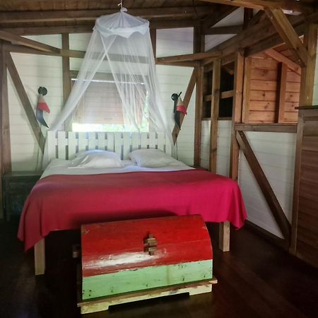 סן-קלוד Les Bananes Vertes Ecolodges מראה חיצוני תמונה