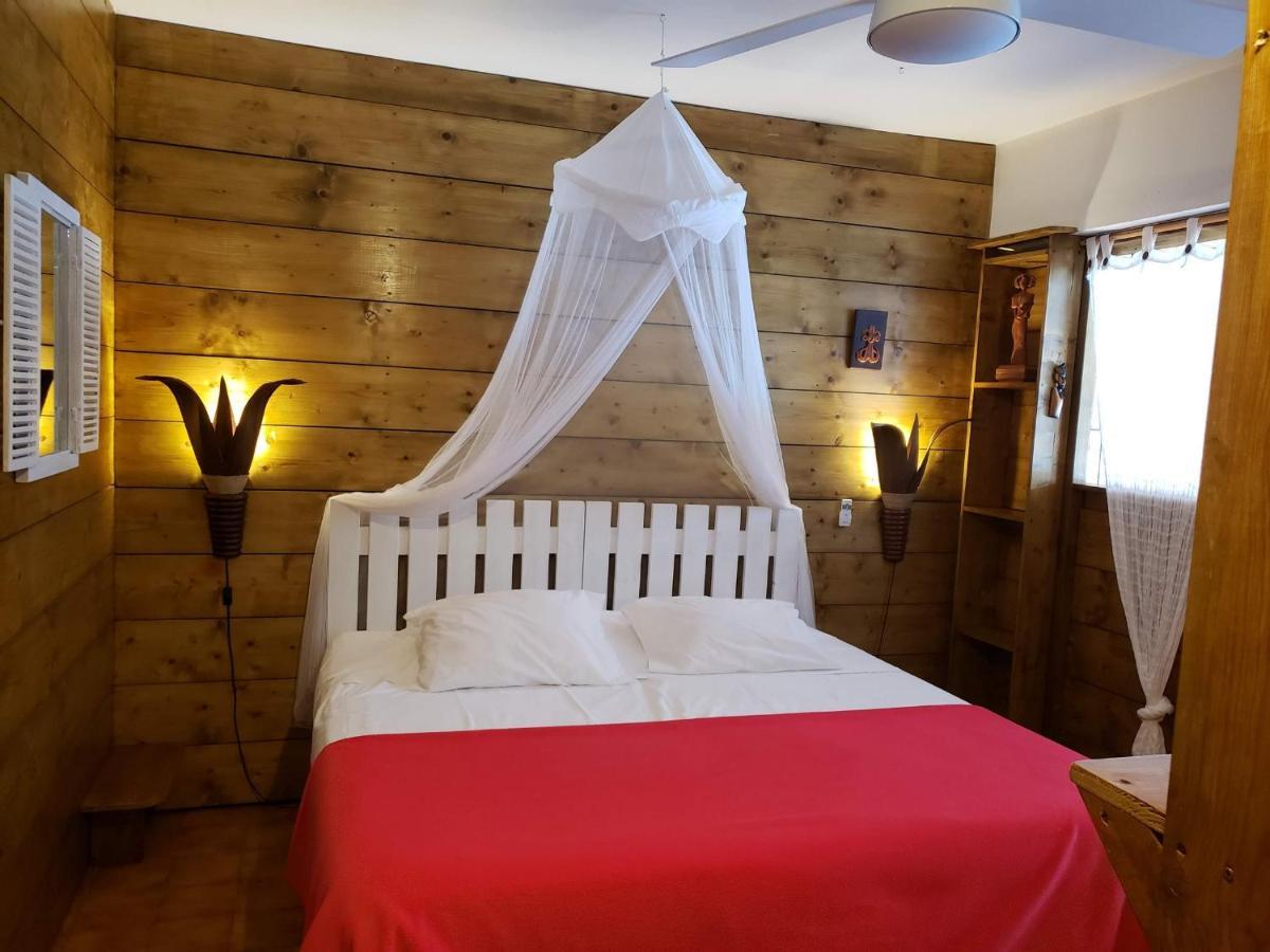 סן-קלוד Les Bananes Vertes Ecolodges מראה חיצוני תמונה