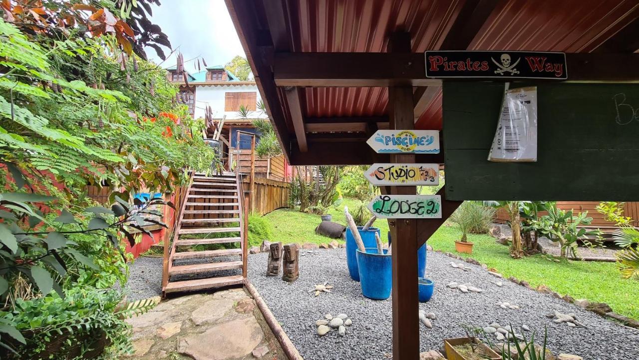 סן-קלוד Les Bananes Vertes Ecolodges מראה חיצוני תמונה