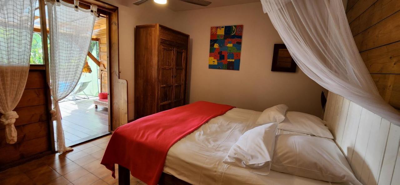 סן-קלוד Les Bananes Vertes Ecolodges מראה חיצוני תמונה