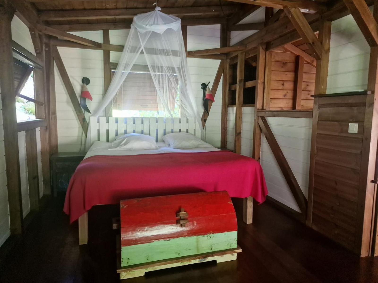 סן-קלוד Les Bananes Vertes Ecolodges מראה חיצוני תמונה